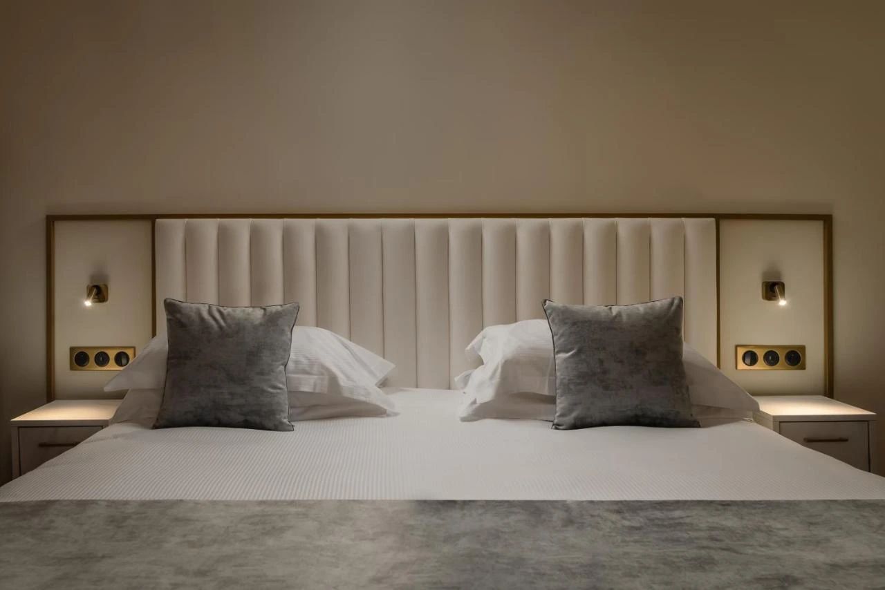 Mobilier sur mesure HCI — Hôtel des 2 Avenues