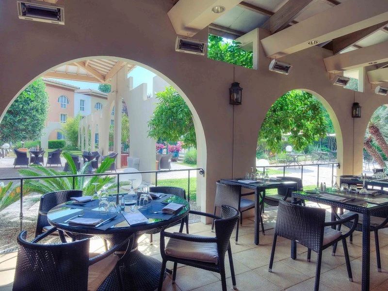 Mobilier sur mesure HCI — Hôtel Mercure Sophia Antipolis — Valbonne